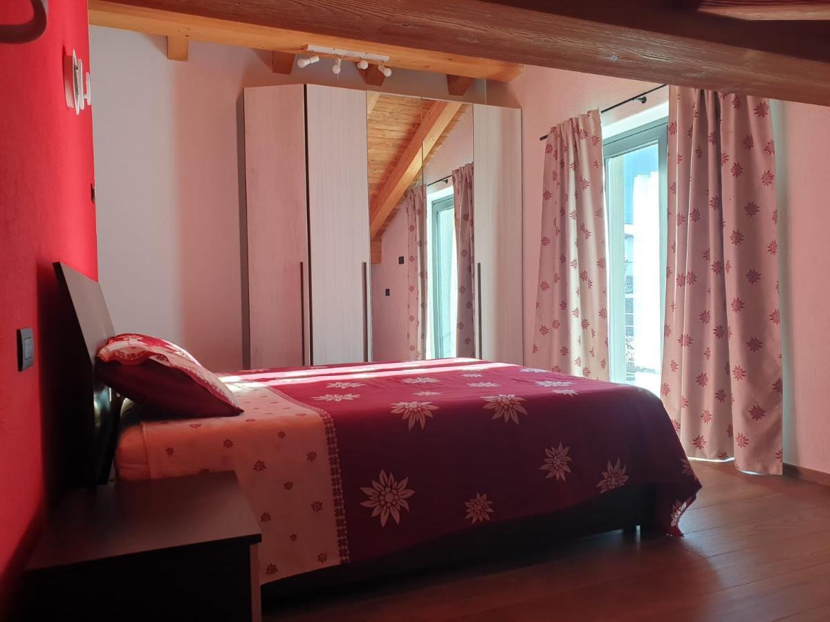 Casa Vacanza Lo Nano Fenis Kültér fotó