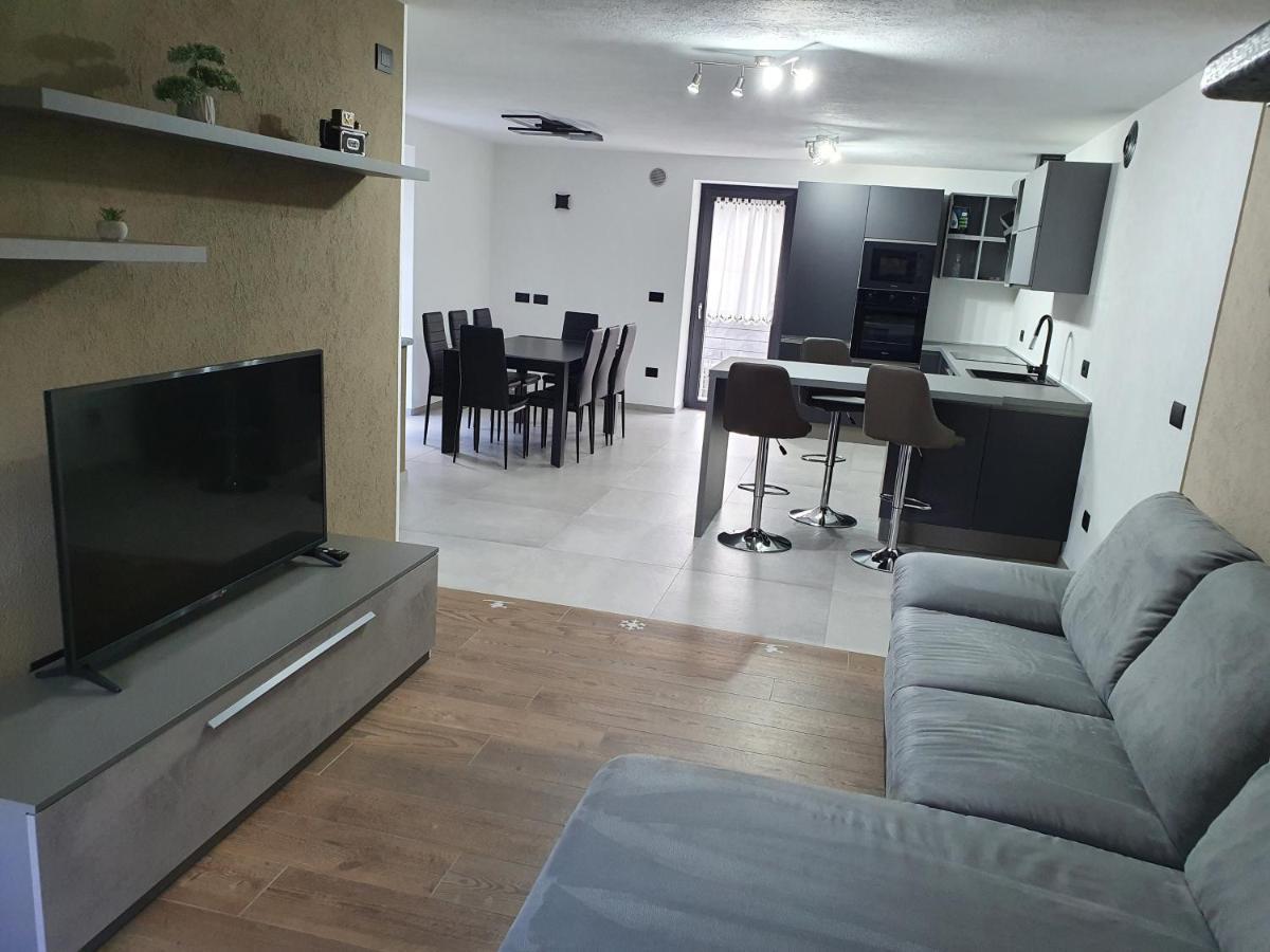Casa Vacanza Lo Nano Fenis Kültér fotó