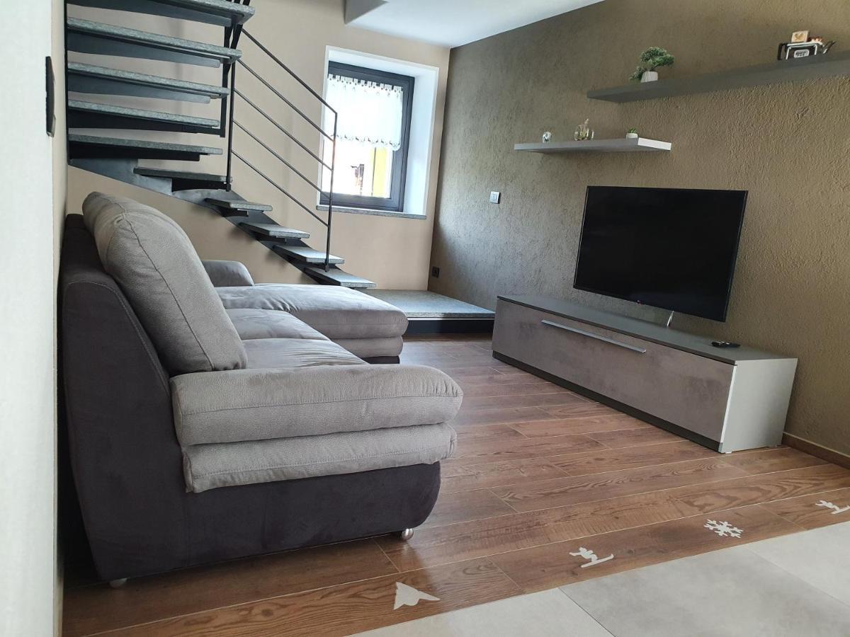 Casa Vacanza Lo Nano Fenis Kültér fotó