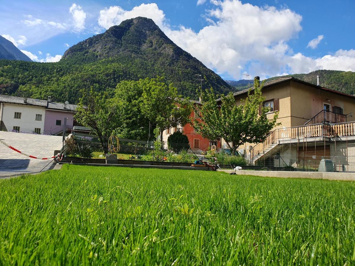 Casa Vacanza Lo Nano Fenis Kültér fotó